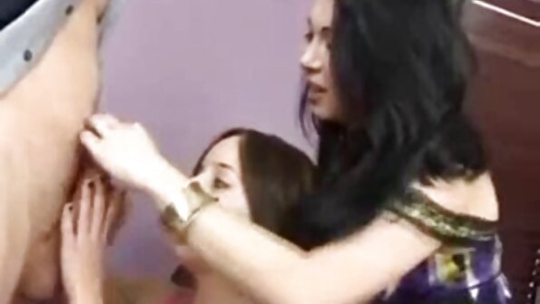 اثنين من فيلم سكس عالمي الفتيات و رجل سخيف شرجيا في الثلاثي هنا