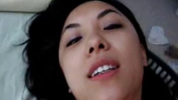 المصارع يدفن سيفه بين زجاجات الملكة سكس مترجم عالمى العصير