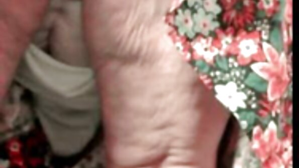 الملتحي سكس احترافي عالمي مترجم رجل الملاعين على نحو سلس كس من كامل شقراء عميق جدا