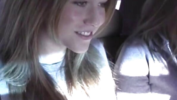 اثنين من الفتيات تغريدات سكس عالمي مترجم ندف وتحفيز بعضها البعض في الثلاثي