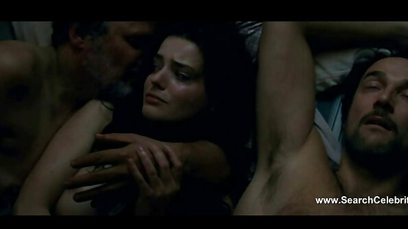 Pirang الذي هو لطيف عالمي مترجم سكس كبير الثدي وهمية هو مارس الجنس في الثلاثي