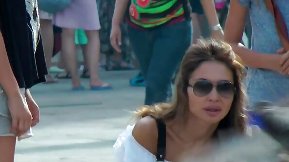 فتاة جامعية مارس الجنس من سكس عالمي مترجم قبل معلمتها في الصف